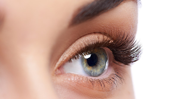 Trucuri pentru priviri mai senzuale: Laminarea genelor