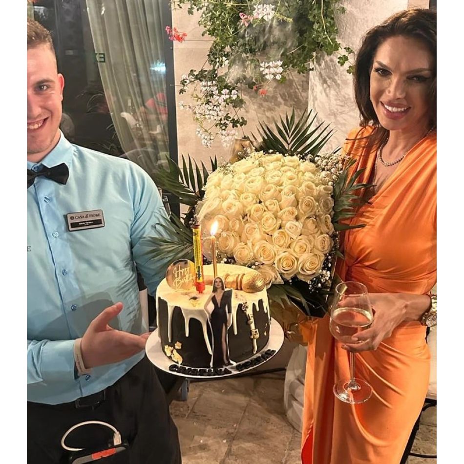 Cristina Spătar s-a căsătorit religios cu milionarul Vicențiu Mocanu. Cum a arătat rochia de mireasă de 10 kilograme?