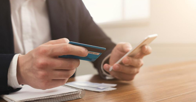 Trecutul financiar nu trebuie să îți dicteze viitorul: Soluții reale pentru cei cu istoric negativ