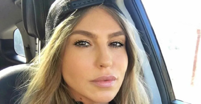 Corina Bud a apărut pe scenă fără lenjerie intimă. Accident vestimentar sau premeditare?