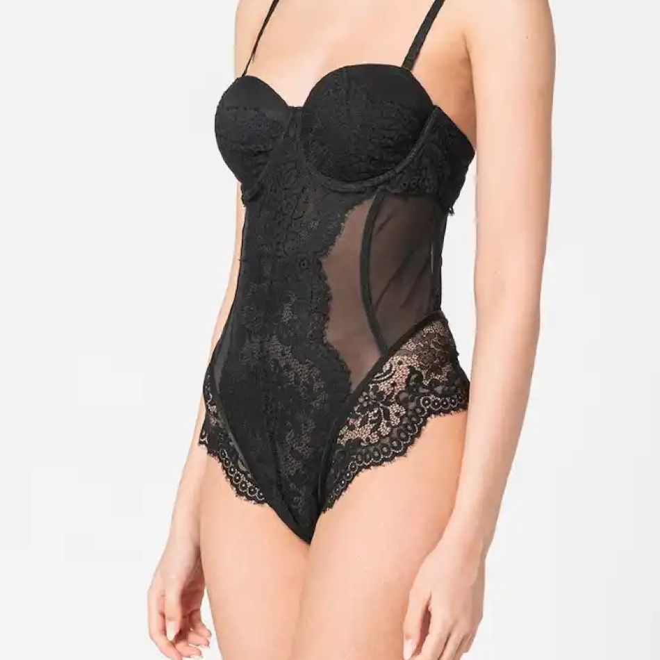 Eleganță și senzualitate: 20 de modele de lenjerie intimă  cu care să-ți surprinzi iubitul de Ziua Îndrăgostiților