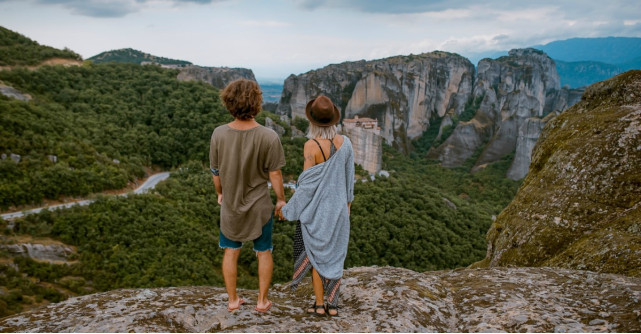 De ce se indragostesc tinerii romani, mai usor, in vacante