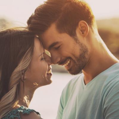 5 Lucruri pe care un bărbat le face doar pentru femeia pe care o adoră