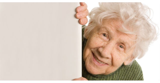 Aceasta batranica de 87 de ani s-a inscris la facultate. Ce au facut colegii ei?