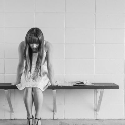 Consumul compulsiv este o evadare din tristețe - explică Erich Fromm în cartea Din dragoste de viață