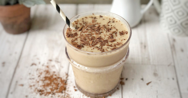 Reteta de smoothie anti-aging cu ciocolata folosita de Jennifer Aniston in fiecare dimineata