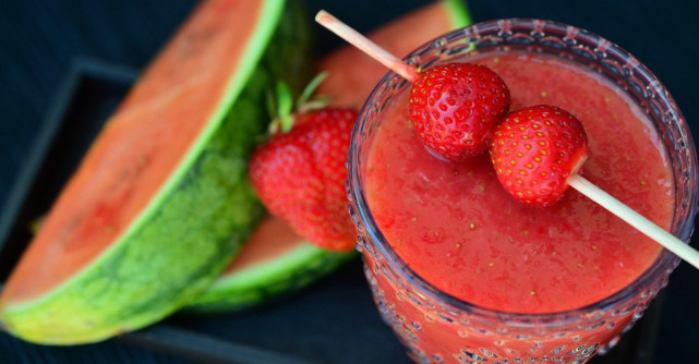 3 smoothies ideale pentru vara: Combinatii fresh pentru cand ai pofta de ceva bun