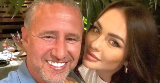 Liam, fiul lui Laurențiu Reghecampf și al Corinei Caciuc este un băiețel absolut adorabil! Poza de revistă postată de antrenor