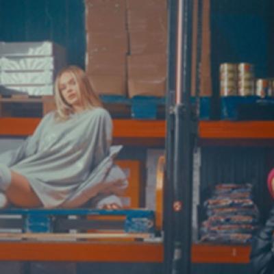 Eva Timush i se alătură lui ADI pentru a cânta piesa Un pic