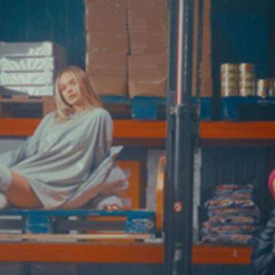 Eva Timush i se alătură lui ADI pentru a cânta piesa Un pic