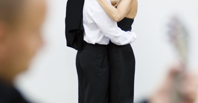 12 moduri simple care te ajuta sa cresti usor pasiunea in cuplu