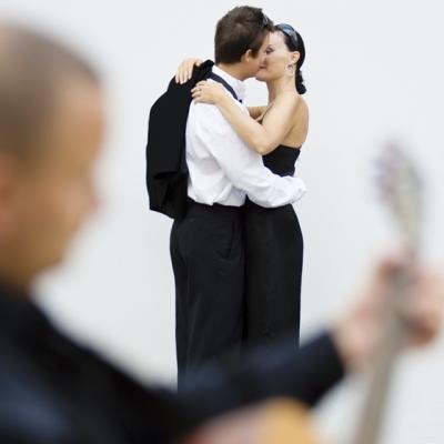 12 moduri simple care te ajuta sa cresti usor pasiunea in cuplu