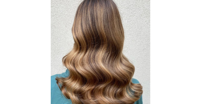 Cum să porți coafurile anilor ‘70 în 2022