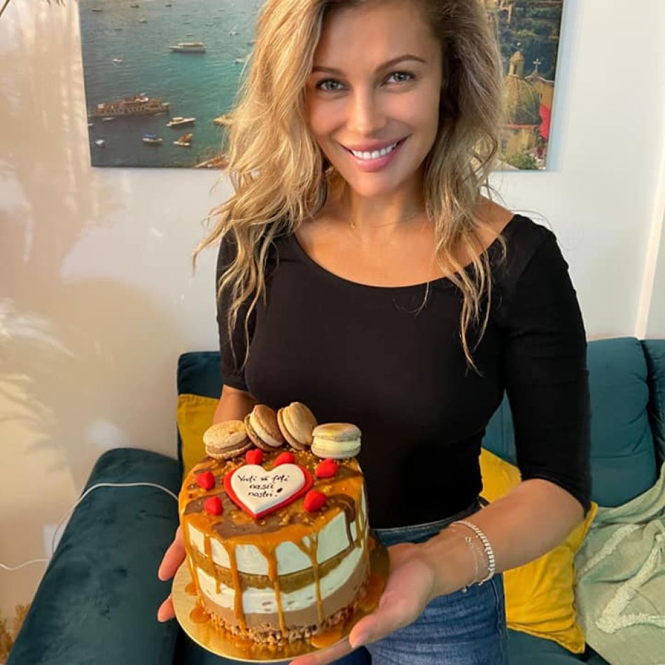 Lora, nevoită să își schimbe stilul de viață din cauza problemelor de sănătate! Cum se simte acum artista?