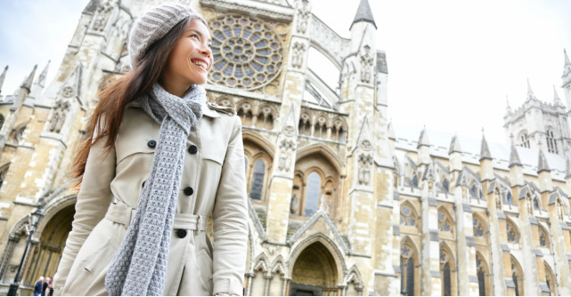 Adoptă un stil londonez! Iată 6 piese must have pentru un look british!