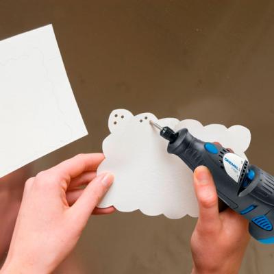 Pas cu pas: Cum se confectioneaza o felicitare pentru 1 Martie