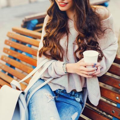 Pulovere lejere de toamna: 4 modele in oferta online acum