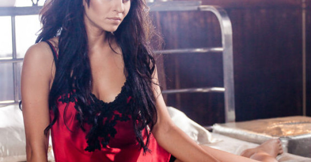 Video: Giulia, mai HOT ca niciodata! Imaginile pe care trebuie sa le vezi