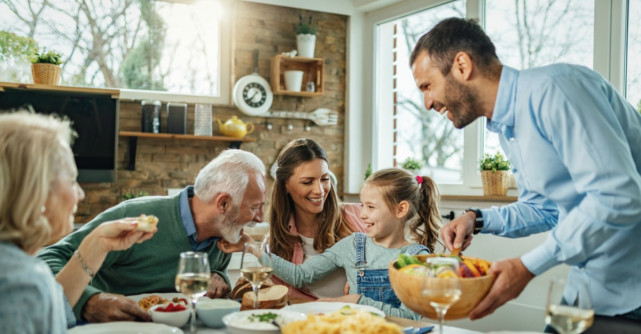 Cum organizezi o cină în familie pentru a petrece mai mult timp cu cei dragi