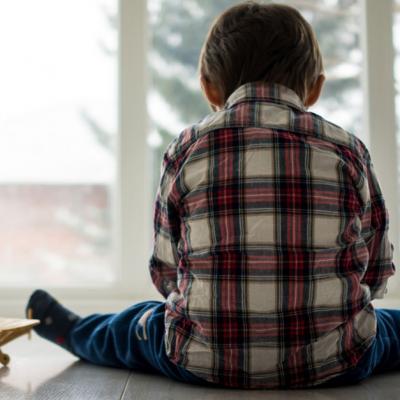 Cât de nocivă este pauza emoțională (time-out) în relația părinte-copil?