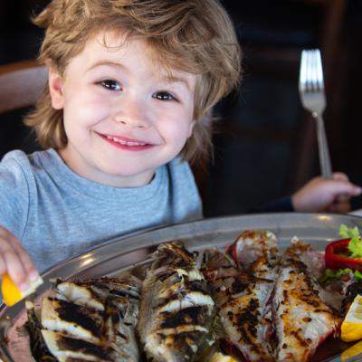 Peștele în alimentația copiilor: tot ce ar trebui să știe părinții
