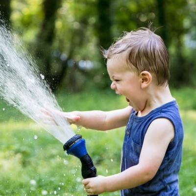 10 activități senzoriale pentru copiii mici