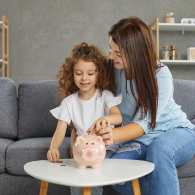 Cum să faci economisirea mai atrăgătoare pentru copilul tău: ghid pentru mămici
