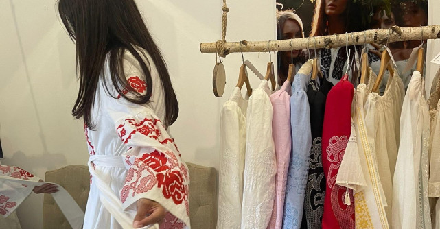 Blouse Roumaine Shop- arta de a fi frumoase cu ia românească