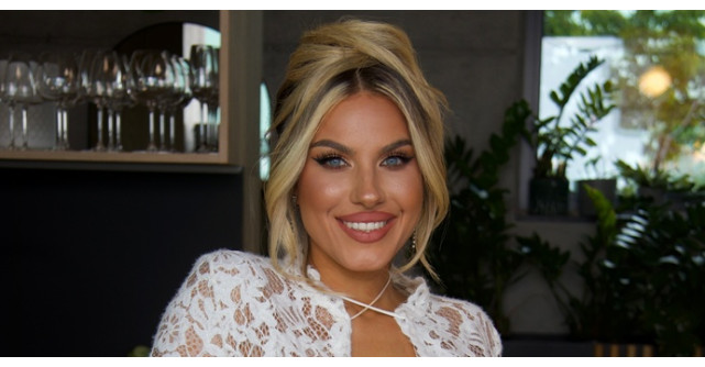 AMNA – mai bine ca niciodată! Ultravioletele un nou început sub umbrela Roton Music