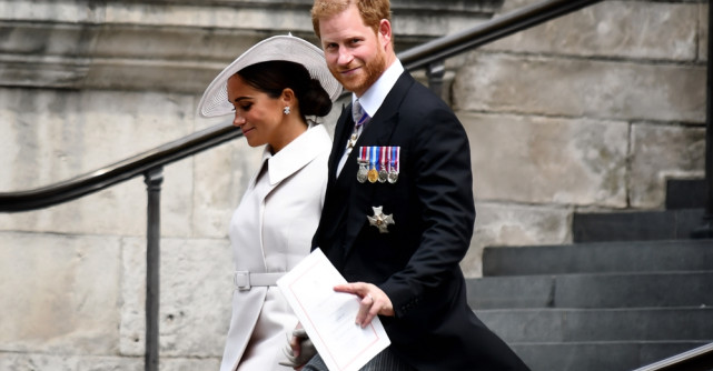 Harry și Meghan, sfătuiți de experți să se retragă din atenția publică pentru o vreme