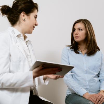 5 lucruri pe care ar trebui sa i le spui mereu medicului ginecolog