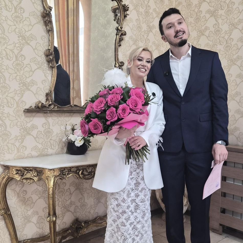 După ce a anunțat că este însărcinată, Anisia Gafton s-a căsătorit cu Serghei: Nu ne îmbrăcăm frumos dar și când o facem...
