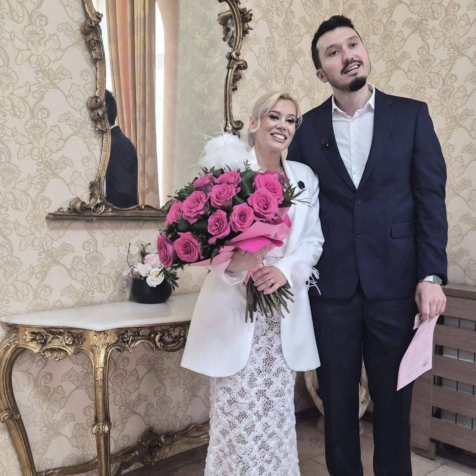 După ce a anunțat că este însărcinată, Anisia Gafton s-a căsătorit cu Serghei: Nu ne îmbrăcăm frumos dar și când o facem...