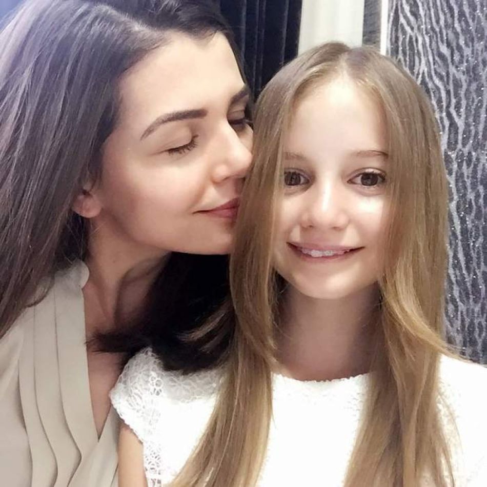 Noi imagini cu Irina Columbeanu din Malibu. La 15 ani, fiica Monicăi Gabor seamănă tot mai mult cu mama sa 