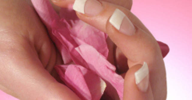 Cosmarul unghiilor: manichiura cu gel