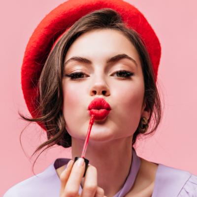 Rezistență îndelungată: 3 rujuri pe care le poți purta indiferent de eveniment