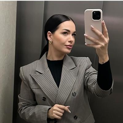 Deea Maxer, din nou îndrăgostită! Vedeta a fost surprinsă alături de un tânăr misterios cu 8 ani mai mic