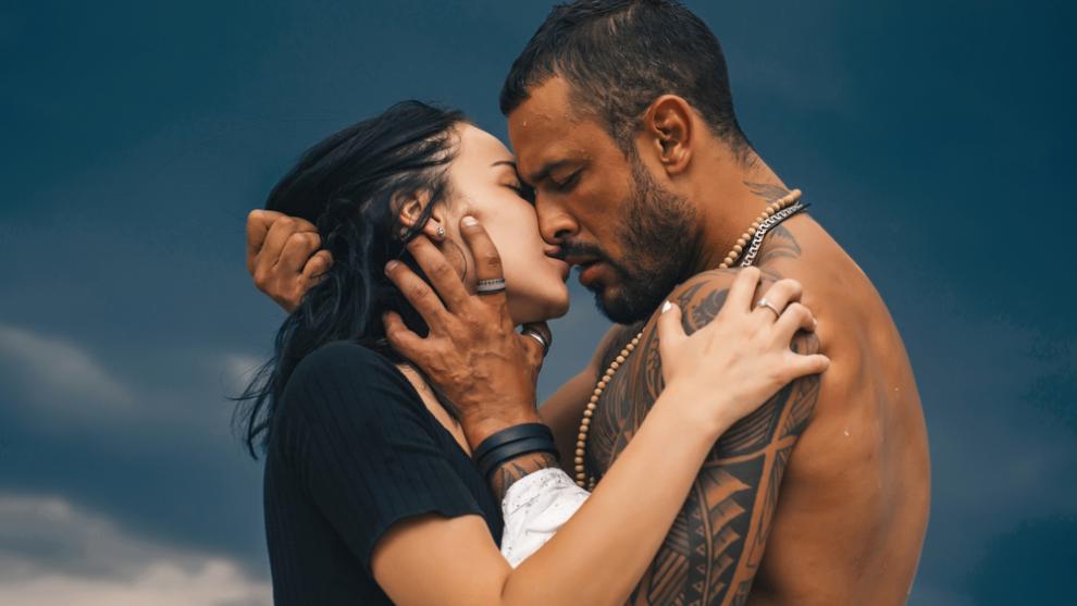 Atracția sexuală față de cicatrici, tatuaje și piercinguri: psihologia din spatele unei preferințe puțin discutate