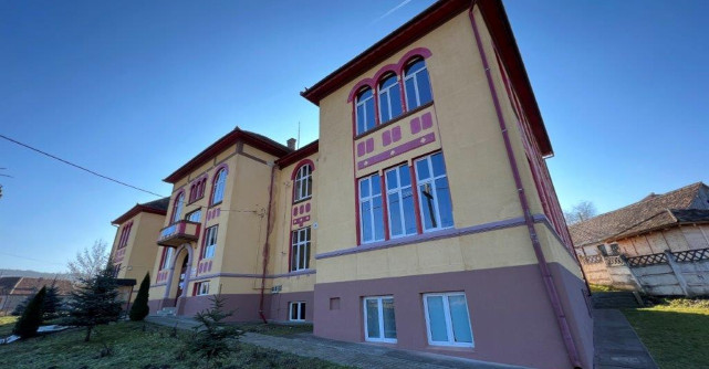 Copiii din Daneș pot numi acasă școala renovată de un ONG cultural 