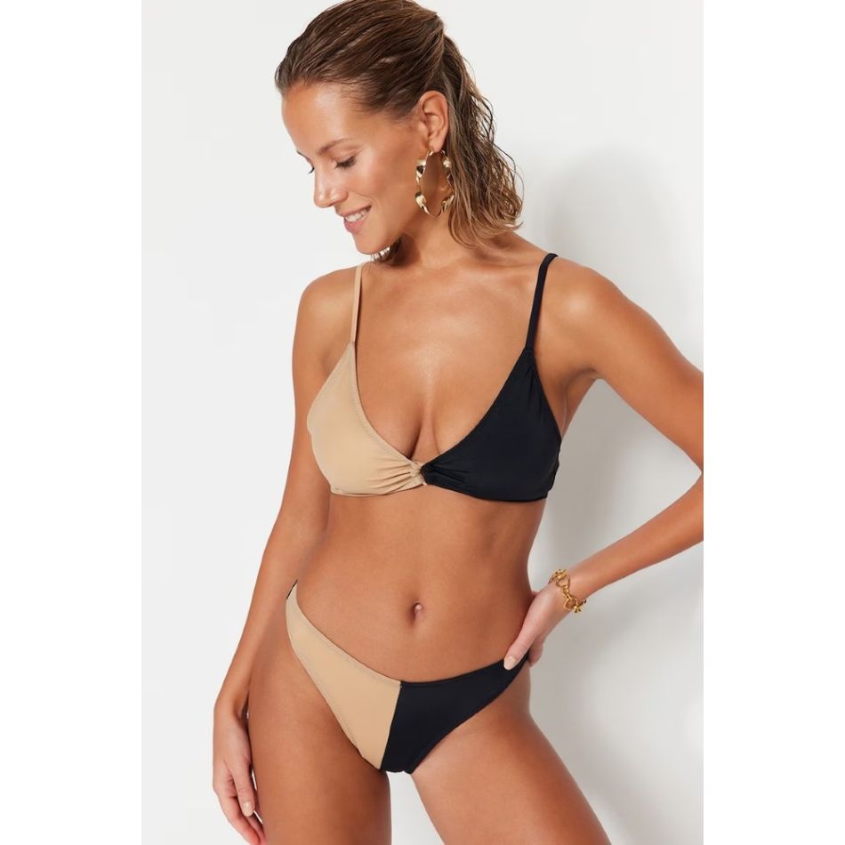 Costumul de baie în două piese: Vedeta verii