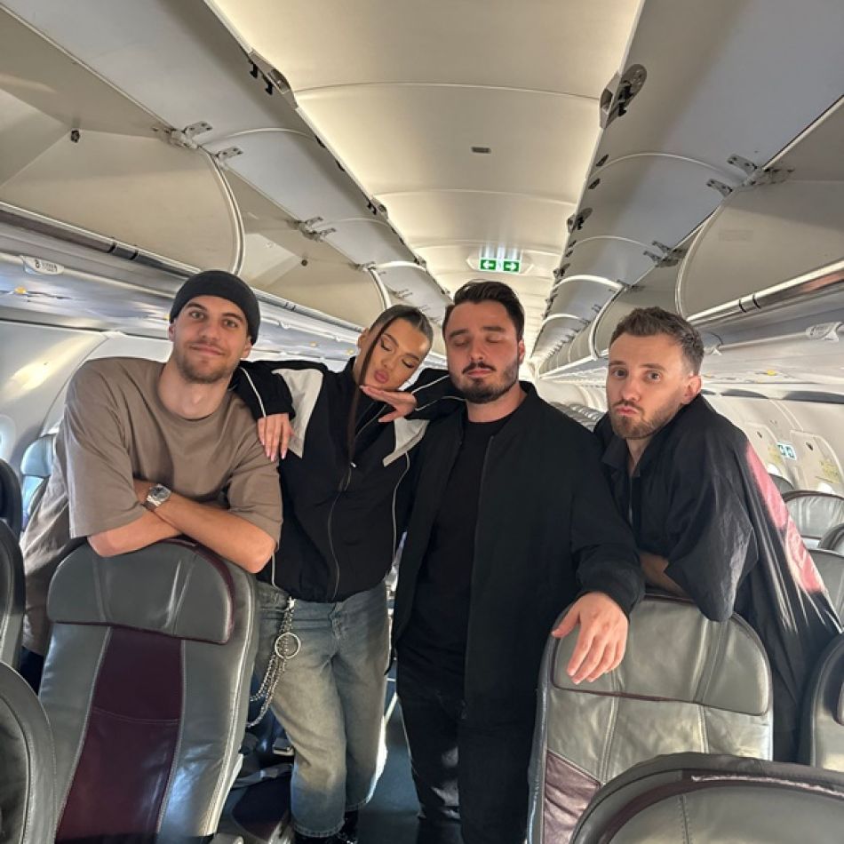 Misha Miller - Concert surpriză la 9 000 metri înălțime