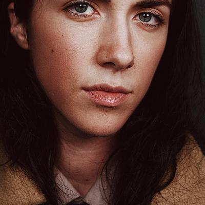 Paltonul cu guler de blană adaugă un plus de sofisticare 