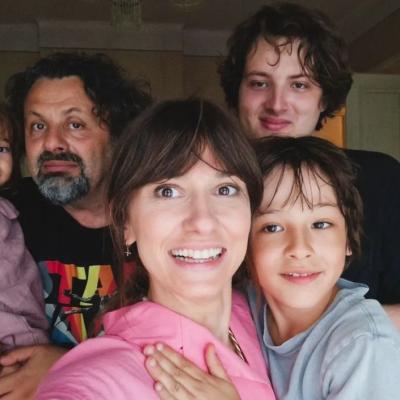 Dana Rogoz, despre relația specială a copiilor săi cu Barbu, fiul soțului ei dintr-o altă căsnicie: Sperăm să fie mereu uniți