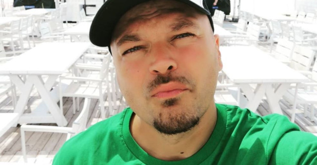 Puya, reacție neașteptată după ce un tânăr i-a dat 1 leu pentru a face o dedicație