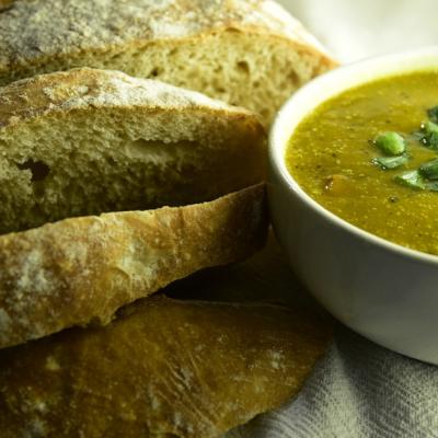 Supa marocana de morcovi cu scortisoara si alune de padure