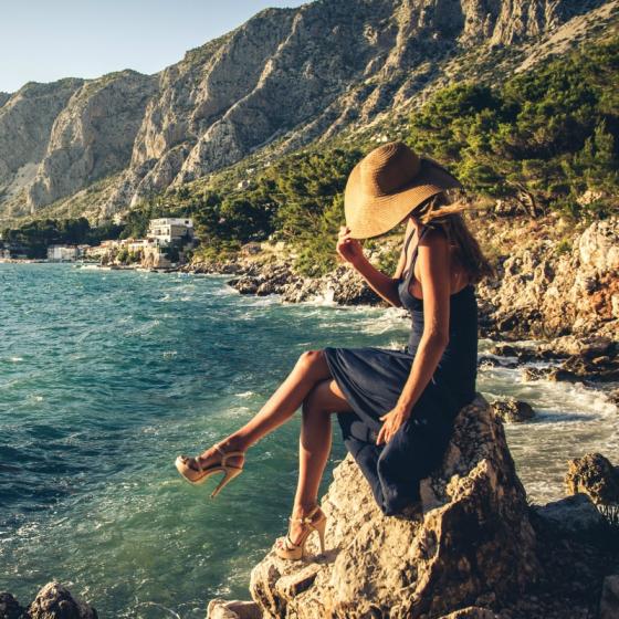 Cele mai cool accesorii: palarii de vara cu mesaje