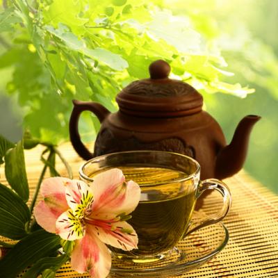  Ceaiul verde: 5 beneficii in frumusete