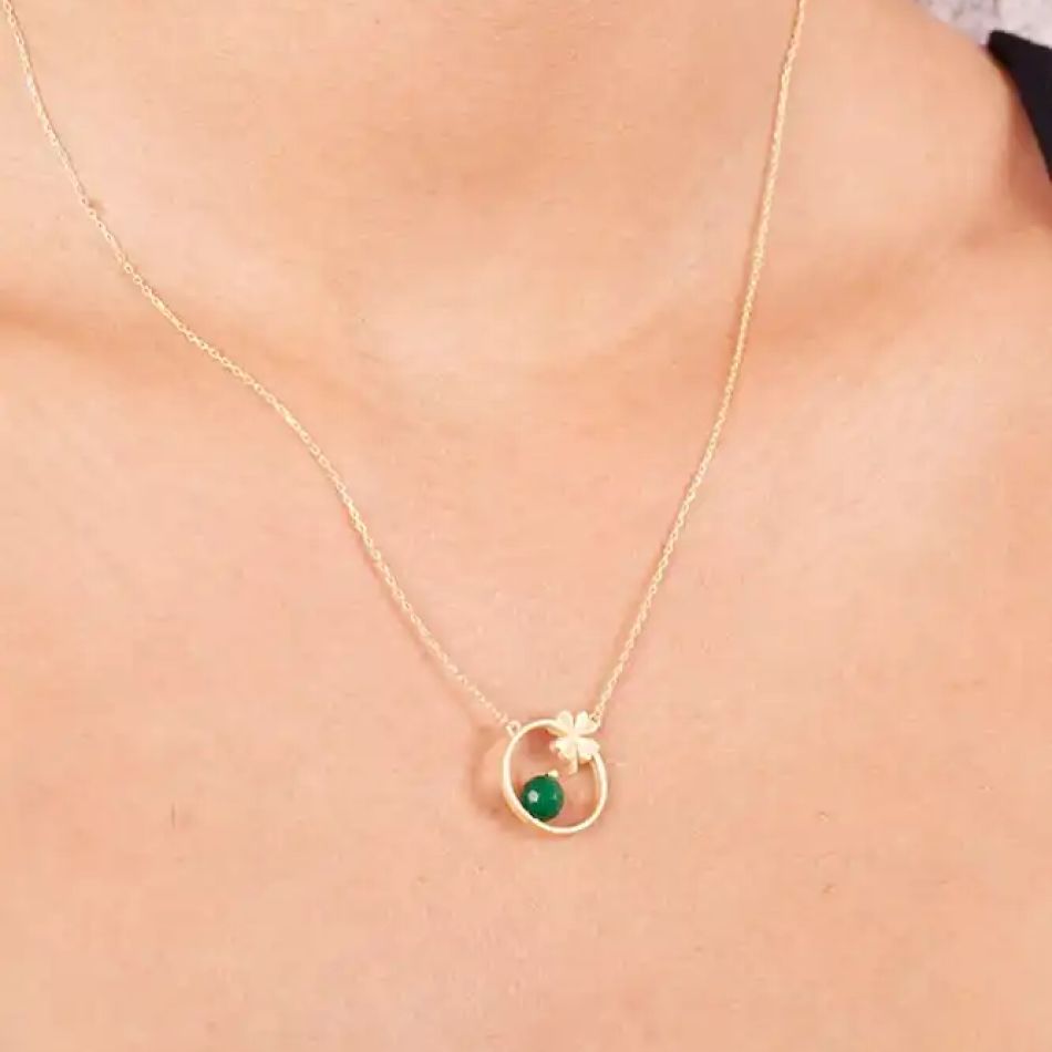 Ce modele de coliere se poartă în vara lui 2023?