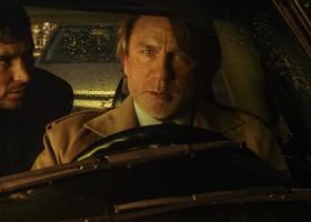 Netflix prezinta teaser trailerul oficial si noi imagini pentru Wake Up Dead Man: A Knives Out Mystery