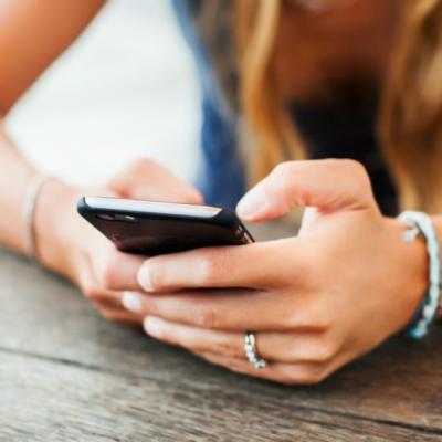 Presiunea de a raspunde cat mai repede la mesaje: De ce este nociva si cum poti scapa de ea